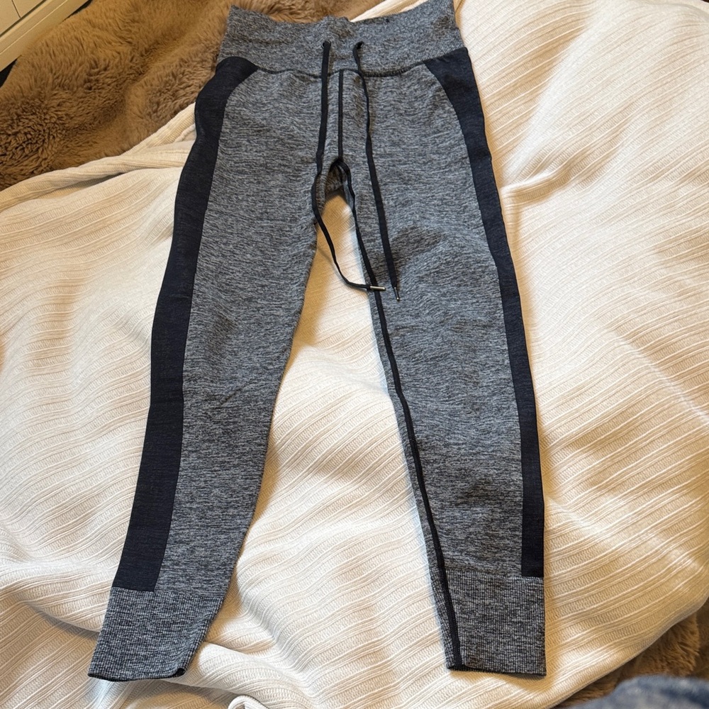 PINK Victoria's Secret Gray and Black Leggings